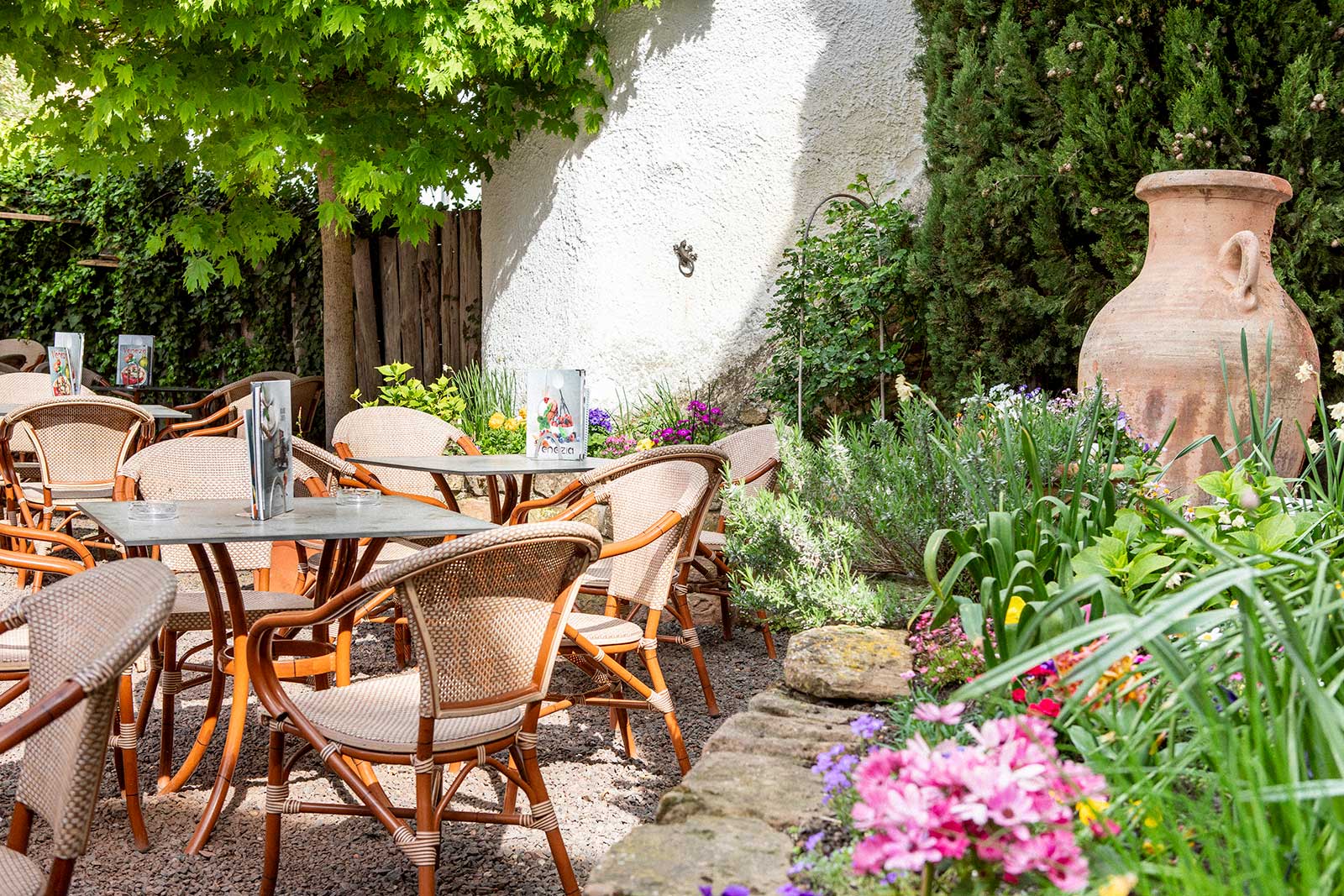 De Zordo Eiscafé Venezia Grünstadt Garten